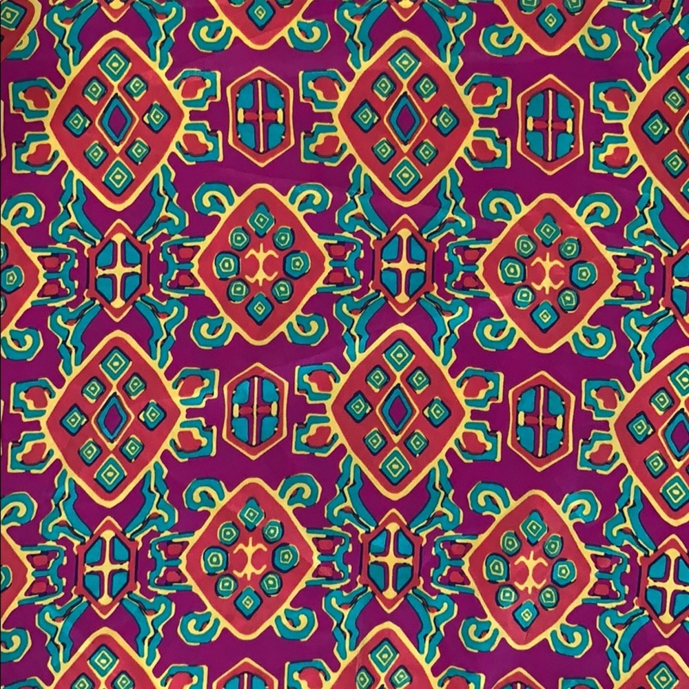 Colorful, patterned top! - Picture 3 of 3